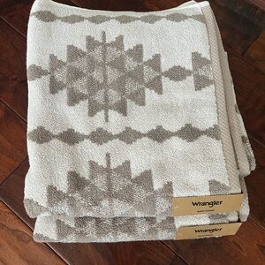 Set of 2 Wrangler Neutral Textured Bath Towel Set - Beige & Cream